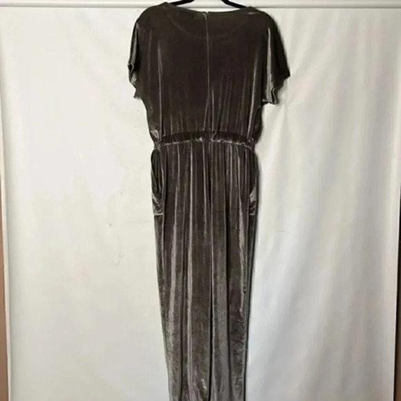 Piper & Scoot Bianca Velvet Gray Jumpsuit size Medium - Picture 9 of 11